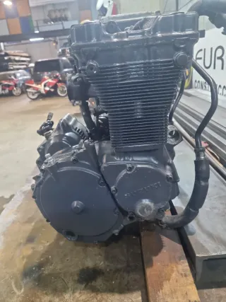 MOTOR SUZUKI GSXR 750.