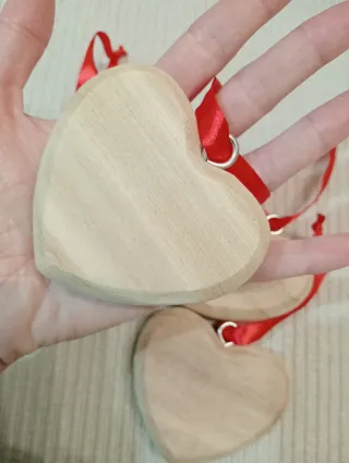 Corazones de madera