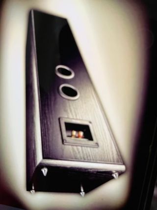 Altavoces Guais Negros y Marrones