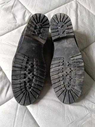 Zapatos negros con flecos