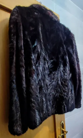 Chaqueta de piel marrón y negra