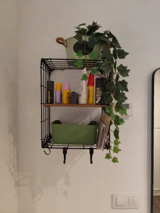 Mueble con espejo y estantería