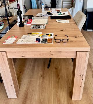 Mesa de comedor de madera