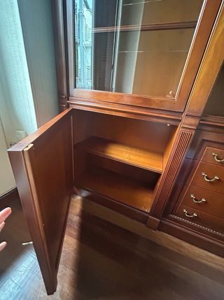 Librería de madera con vitrina *urge venta*