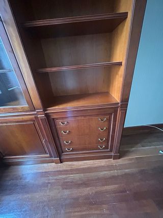 Librería de madera con vitrina *urge venta*