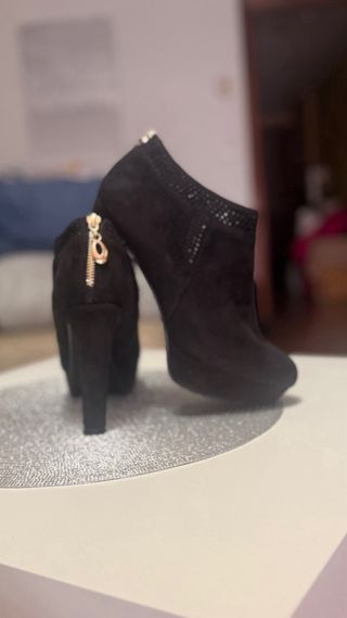 Zapatos negros tacón alto plataforma aterciopelado