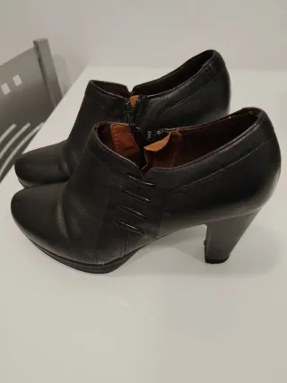 Botines de tacón negros