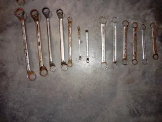 Lote de llaves y herramientas