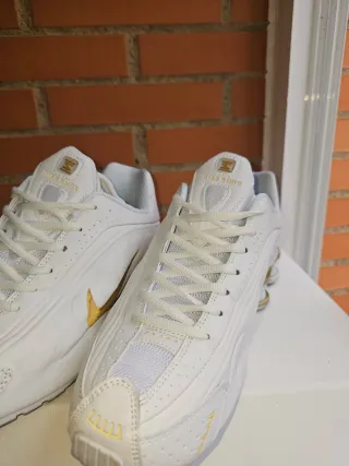 Nike Shox Hombre Talla 44 Dorado/Blanco