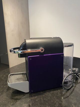 Cafetera Nespresso Edición Limitada Morada