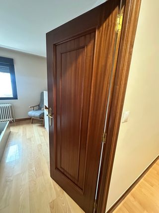 Puertas de madera nogal con cristal