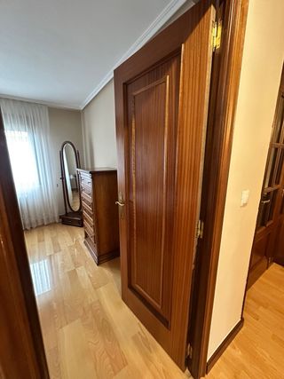 Puertas de madera nogal con cristal