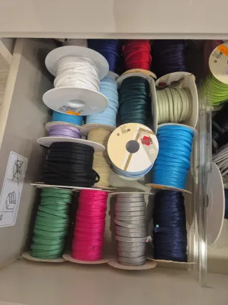 Lote mercería: Cintas, lentejuelas y más