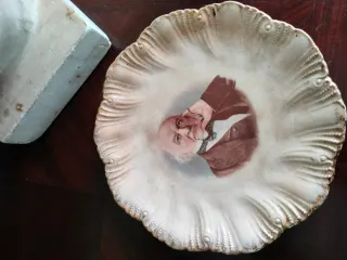 Porcelana gladstone Lord Salisbury R festoneada