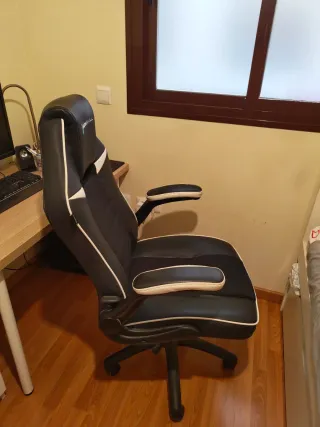 Silla Gaming Newskill Negra y Blanca