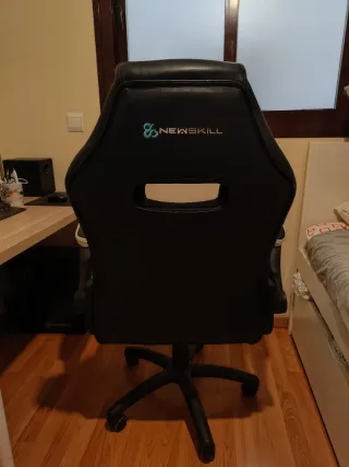 Silla Gaming Newskill Negra y Blanca
