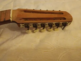 Bandurria Antigua Roca para Restaurar