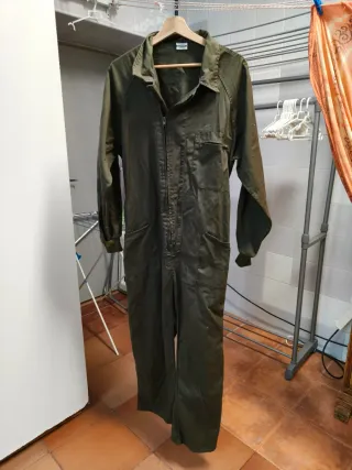 Mono de trabajo verde