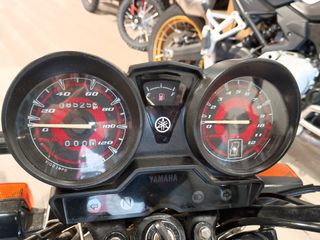 Yamaha YBR 125 Naked Negra