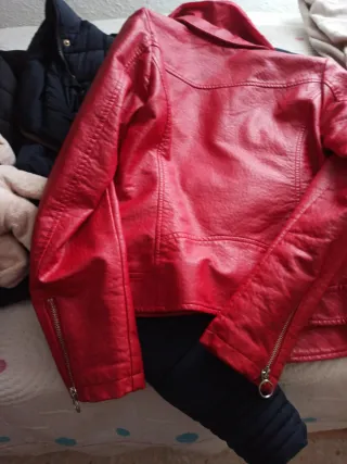 Chaqueta roja efecto piel talla M