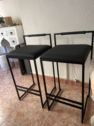 Taburetes negros BY CREA