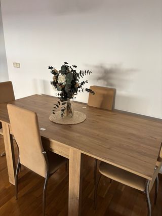 Mesa comedor y 4 sillas madera