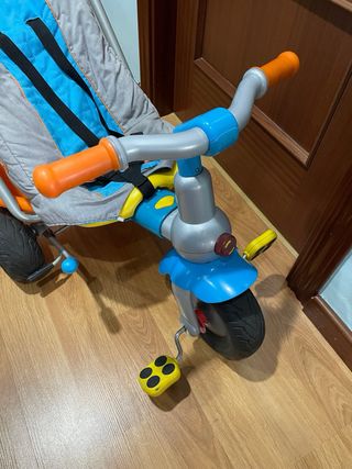 Triciclo infantil con manillar