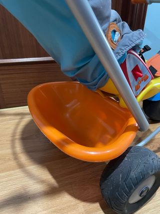 Triciclo infantil con manillar