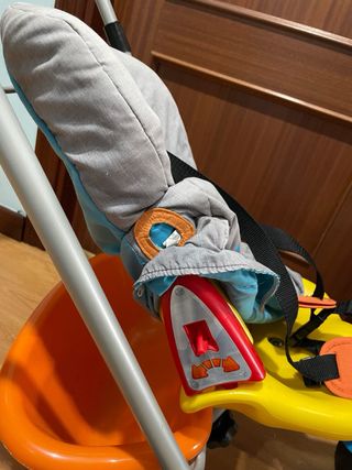 Triciclo infantil con manillar