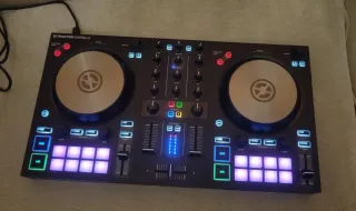 Controladora DJ Traktor Kontrol S2 MK3