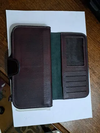 Billetera grande de cuero,color granate envejecido