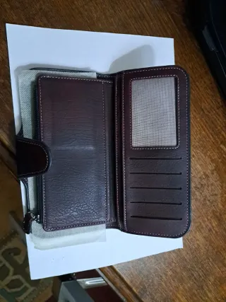 Billetera grande de cuero,color granate envejecido