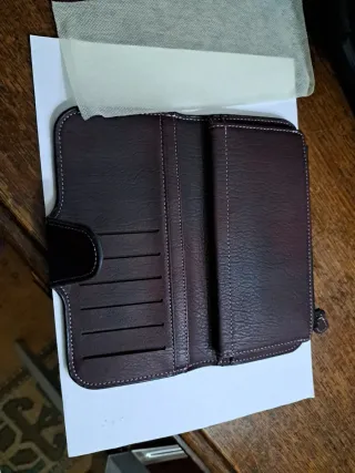 Billetera grande de cuero,color granate envejecido