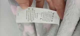 Bata gris y rosa suave