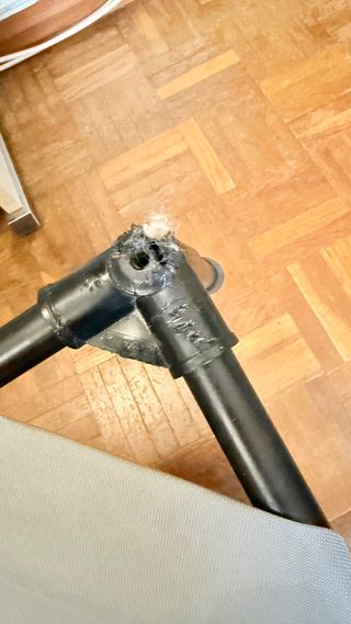 Cama para perro gris y negra