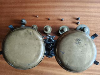 Báscula antigua latón con 11 pesas con todo junto