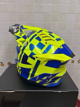 Casco Airoh Aviator 3 Edicion Tony Cairoli.