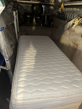Base de cama y colchón
