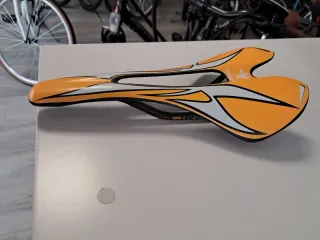 Sillín de Bicicleta Carbono Naranja