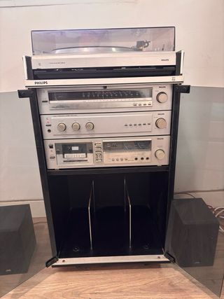 Equipo de música Philips vintage con mueble