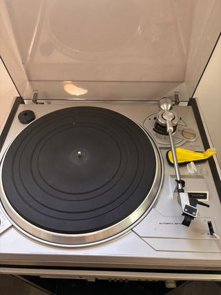 Equipo de música Philips vintage con mueble