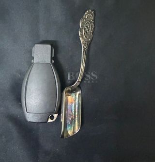 Cuchara de plata antigua decorada