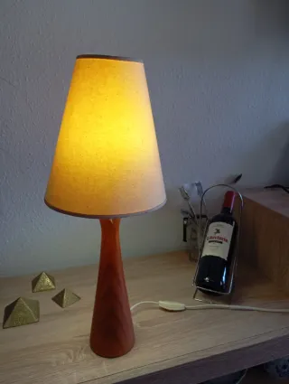 Lampada da terra in legno e tessuto