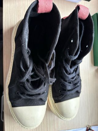 Zapatillas Zara abotinadas negras y rosas