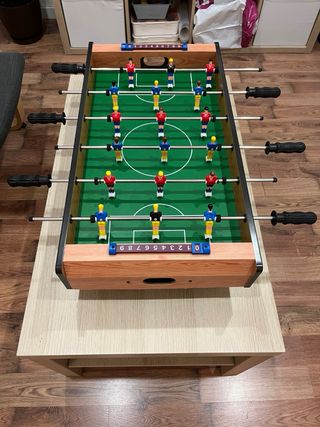 Futbolín de mesa.