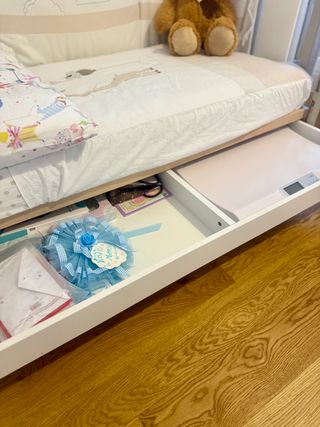 Lettino Pali con ruote e decorazioni