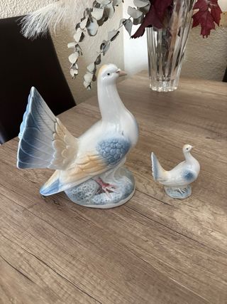 Figuras de cerámica de palomas