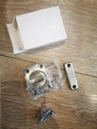 Cerrojo pestillo metálico