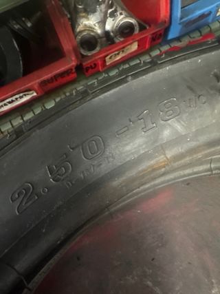 Neumáticos 2.50 x 18