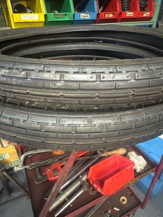 Neumáticos 2.50 x 18